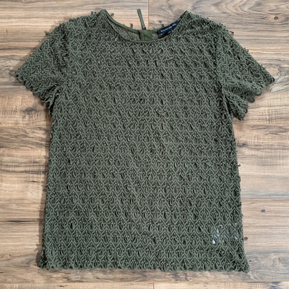Banana Republic Short Sleeve Sheer Green color  Medium Size